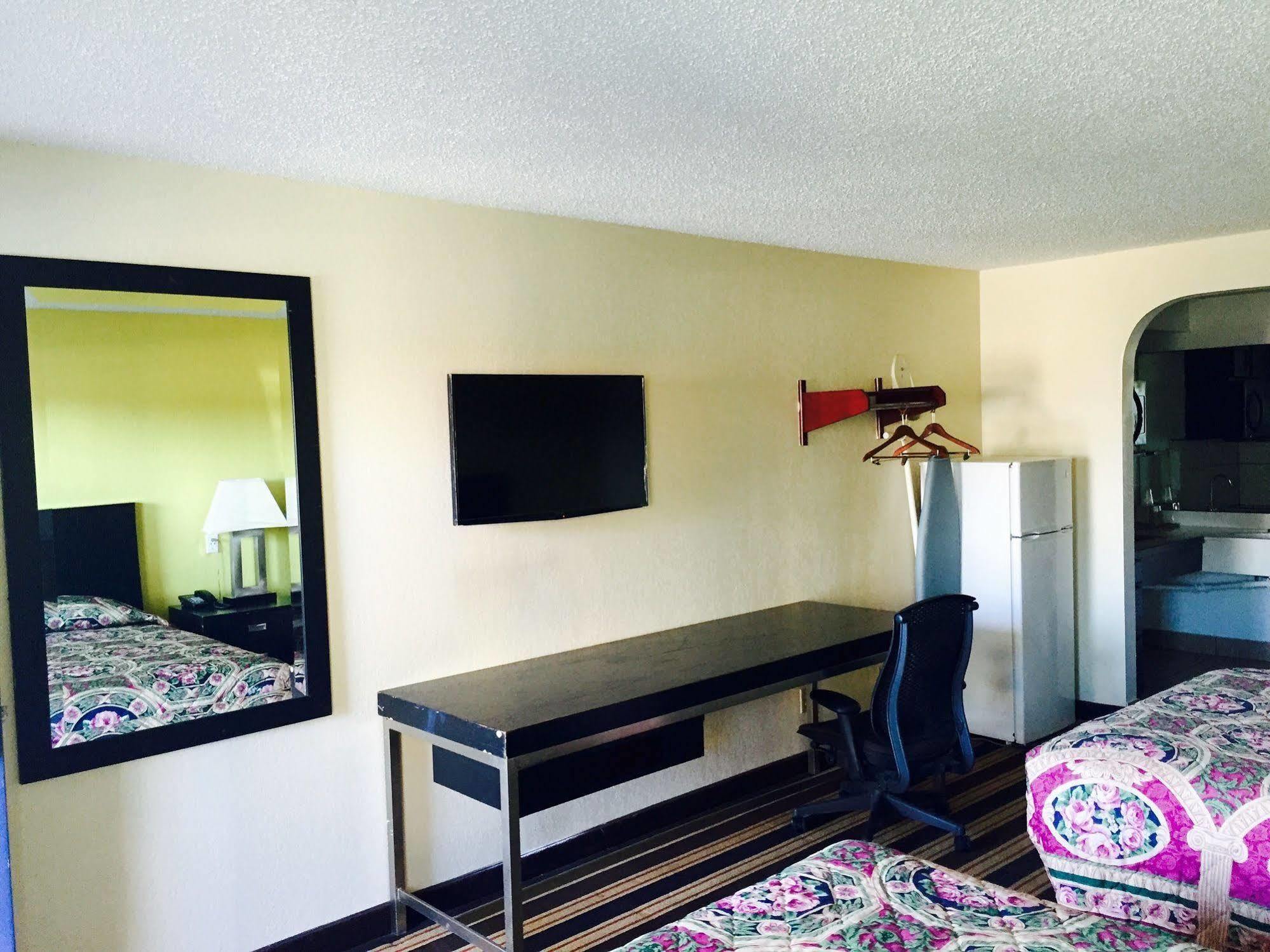 Executive Inn Groves Екстериор снимка